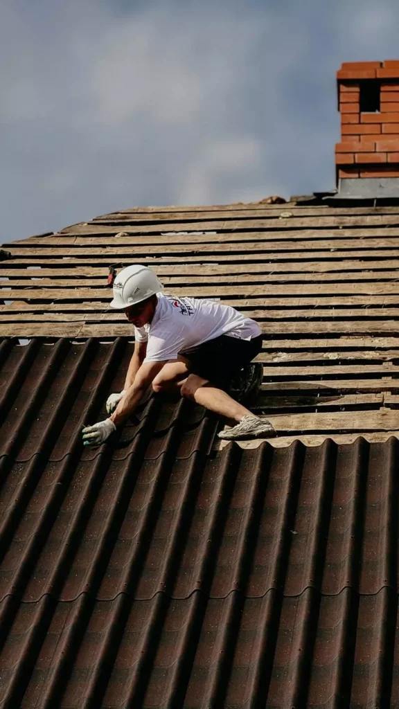 Quels travaux un couvreur doit-il déclarer à son assurance décennale 