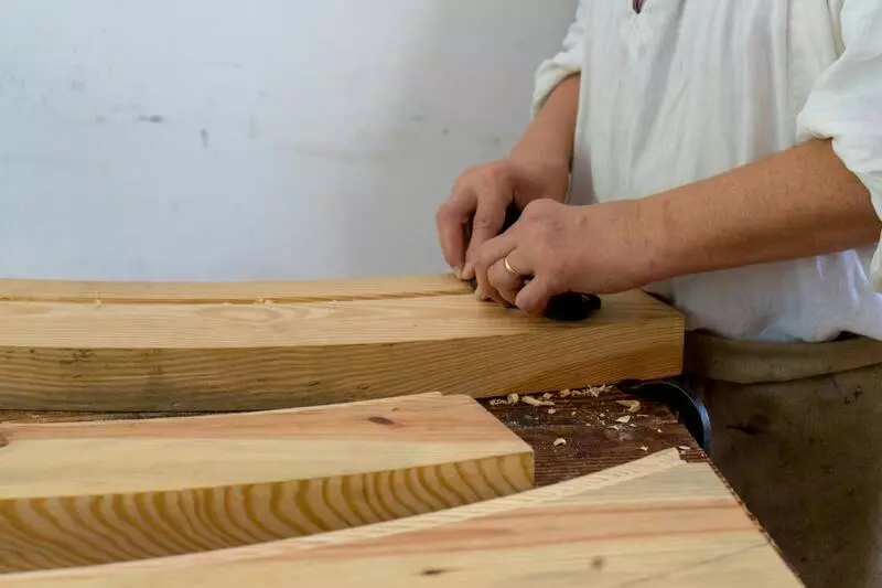Quels travaux un menuisier doit-il déclarer à son assurance décennale 