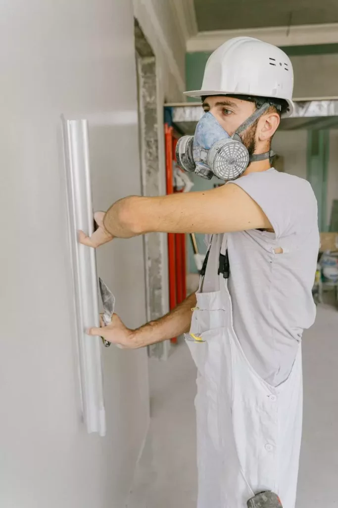 Quels travaux un plaquiste doit-il déclarer à son assurance décennale 